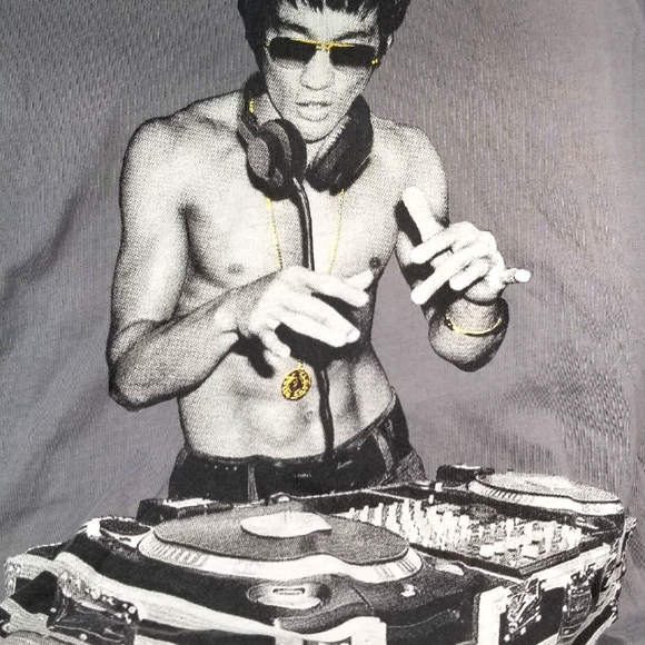 Awesome Bruce Lee DJ T-shirt - Picture 1 of 3